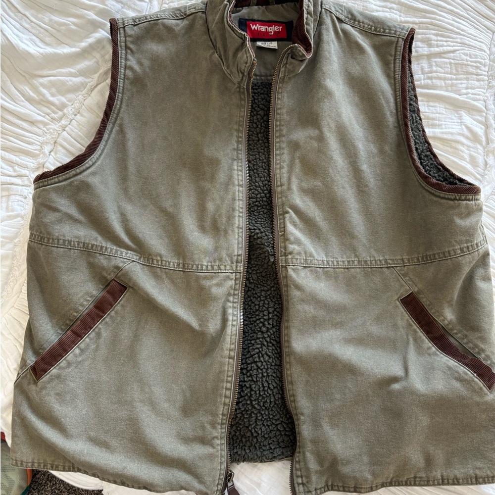 Wrangler Men's Olive Green Vest